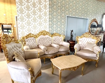 Ensemble de canapés de style Louis XV, français capitonné en velours beige avec dessus en dalles de marbre, table basse de style baroque rétro pour décoration d'intérieur