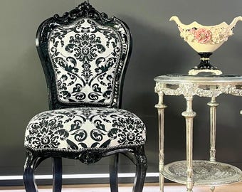 Silla auxiliar negra, silla de comedor francesa en jacquard floral, sillón tallado a mano, decoración barroca chic para el comedor.