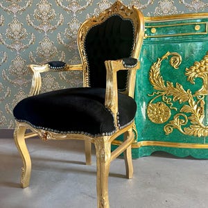 Poltrona barocca rococò: velluto nero, finitura argento, stile francese Luigi XV