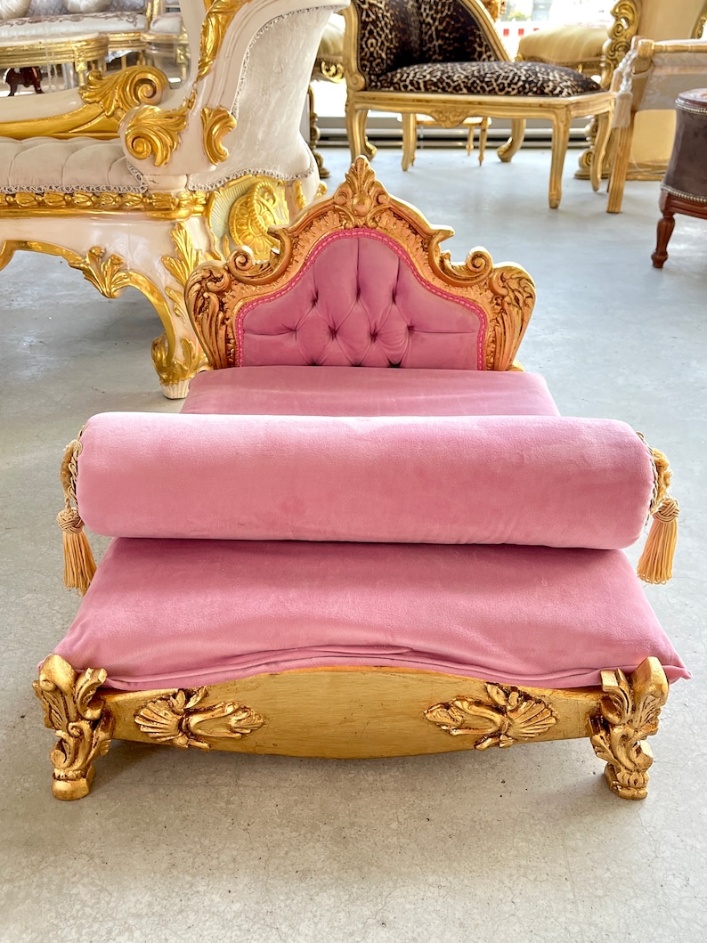 Pet Bed French Louis Baroque Style Dog Sofa Pink Velvet in Gold Finish Cute Baroque Rococo Settee for Home Decoration image 2