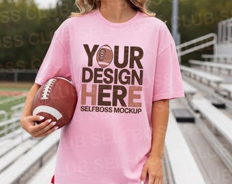 Mockup de camiseta Comfort Colors Blossom - Mockup de camiseta de futebol rosa claro - Mockup de camiseta de beisebol - Mockup de camiseta para dia de jogo - Mockup de futebol