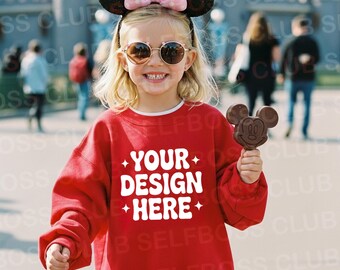 Kinder Sweatshirt Mockup, Kinder Red Crews Mockup, Kinder Magic Kingdom Mockup, Kaninchenhaut 3317 Kinder Sweatshirt mit Rundhalsausschnitt, Freizeitpark-Mockup