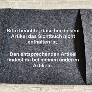 Puede incluir: Una funda para port&aacute;til de fieltro gris con un bolsillo en la parte delantera. El texto en la funda dice: "Bitte beachte, dass bei diesem Artikel das Sichtbuch nicht enthalten ist. Den entsprechenden Artikel findest du bei meinen anderen Artikeln."