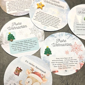 Könnte beinhalten: Fünf runde Karten mit weihnachtlichen Motiven. Zwei Karten zeigen einen gelben Stern mit dem Text Kleiner Weihnachtsstern, zwei einen grünen Weihnachtsbaum mit Frohe Weihnachten und eine ein Rentier mit Ein kleiner Rentiergruß.