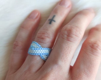 Swirl Series Peyote Infinity Ring - Blue Agate & White