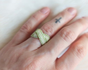 Swirl Series Peyote Infinity Ring - Fennel & Cream