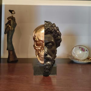 Marcus Aurelius: Memento Mori, Roman Stoic Emperor Bust | Ancient Rome | Office Decor Gift | Roman Empire | Skull | Stoicism | 20cm (8in)
