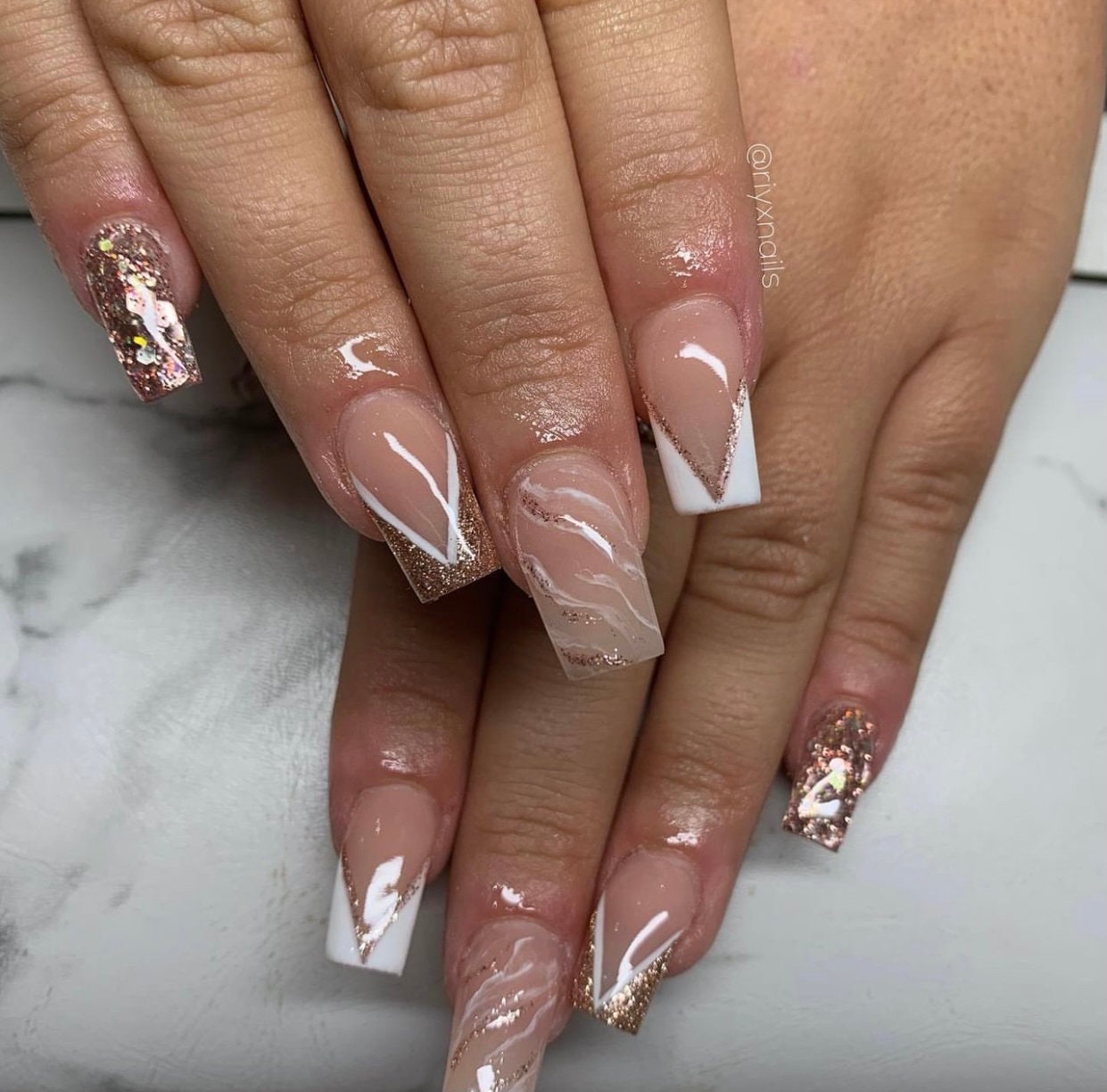 Fofosbeauty 24 pcs Almond Fake, Medium Press on French Tip Nails,Pearl Pop  Art Golden Matte - Walmart.com