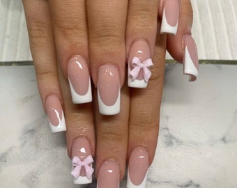 Uñas postizas con punta francesa y lazo RIYNAILS