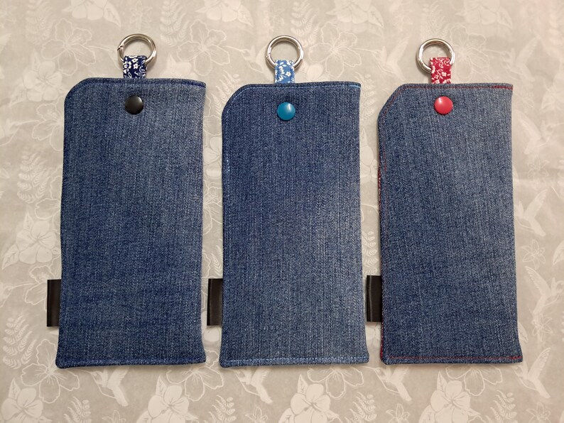 Upcycled Denim Glasses Case With Clip: Padded Cotton Lining, Clasp bild 8