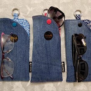 Upcycled Denim Glasses Case With Clip: Padded Cotton Lining, Clasp bild 6