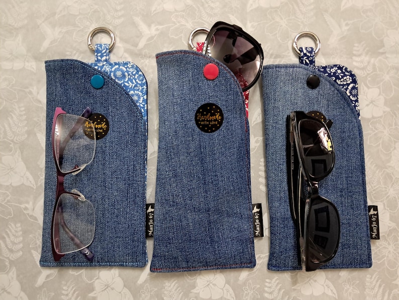 Upcycled Denim Glasses Case With Clip: Padded Cotton Lining, Clasp bild 6
