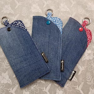Upcycled Denim Glasses Case With Clip: Padded Cotton Lining, Clasp bild 10