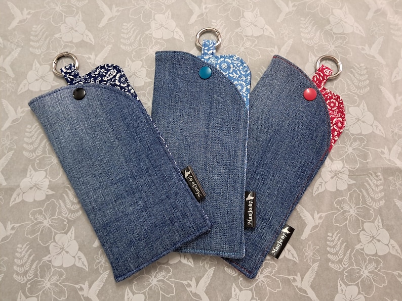 Upcycled Denim Glasses Case With Clip: Padded Cotton Lining, Clasp bild 10