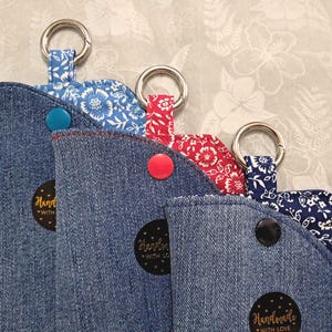 Upcycled Denim Glasses Case With Clip: Padded Cotton Lining, Clasp bild 1