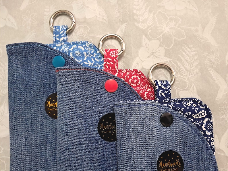 Upcycled Denim Glasses Case With Clip: Padded Cotton Lining, Clasp bild 1