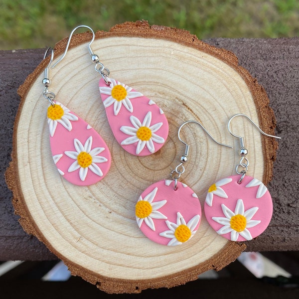 Daisy Earrings/ Clay Earrings/ Floral Earrings/ Pink and White Earrings