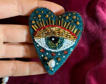 Beaded brooch Evil eye / eye embroidery / handmade gift / unique gift for her / cute jewelry