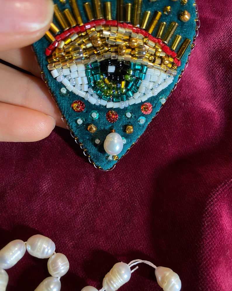 Beaded brooch Evil eye / eye embroidery / handmade gift / unique gift for her / cute jewelry image 5