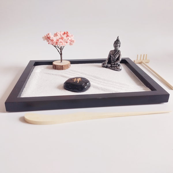 Klassiek Japans Zen Garden zwart dienblad met Boeddhabeeld, boom en mos, voor meditatie en ontspanning