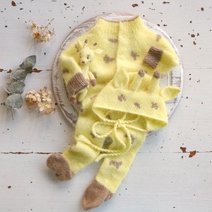 Knitted  Romper bonnet & Toy Giraffe ,Newborn Photography Prop Set,Newborn photography outfit,Newborn girl photoshoot outfit,Newborn Outfit