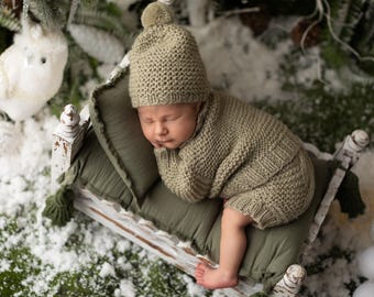 Conjunto para recém-nascido para a saída da maternidade: suéter grosso de tricô, calcinha e gorro com pompom. Ideal para presentear gestantes e como macacãozinho.