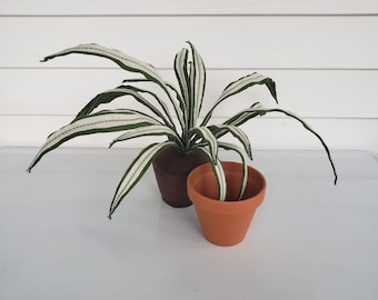 Felt Spider Plant, Faux Chlorophytum comosum, fabric houseplant, textile plant, handmade, decorative potted plant