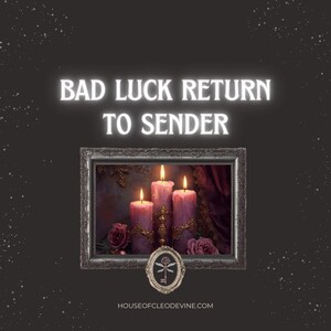 Puede incluir: Imagen oscura con el texto "BAD LUCK RETURN TO SENDER" sobre una imagen enmarcada de tres velas moradas encendidas. Las velas tienen detalles dorados y están rodeadas de rosas rosas. Un pequeño emblema está debajo.