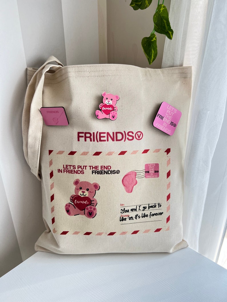 V FRIENDS Totebag with 3 pins gift image 1