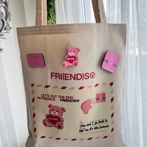 V FRIENDS Totebag with 3 pins gift image 3