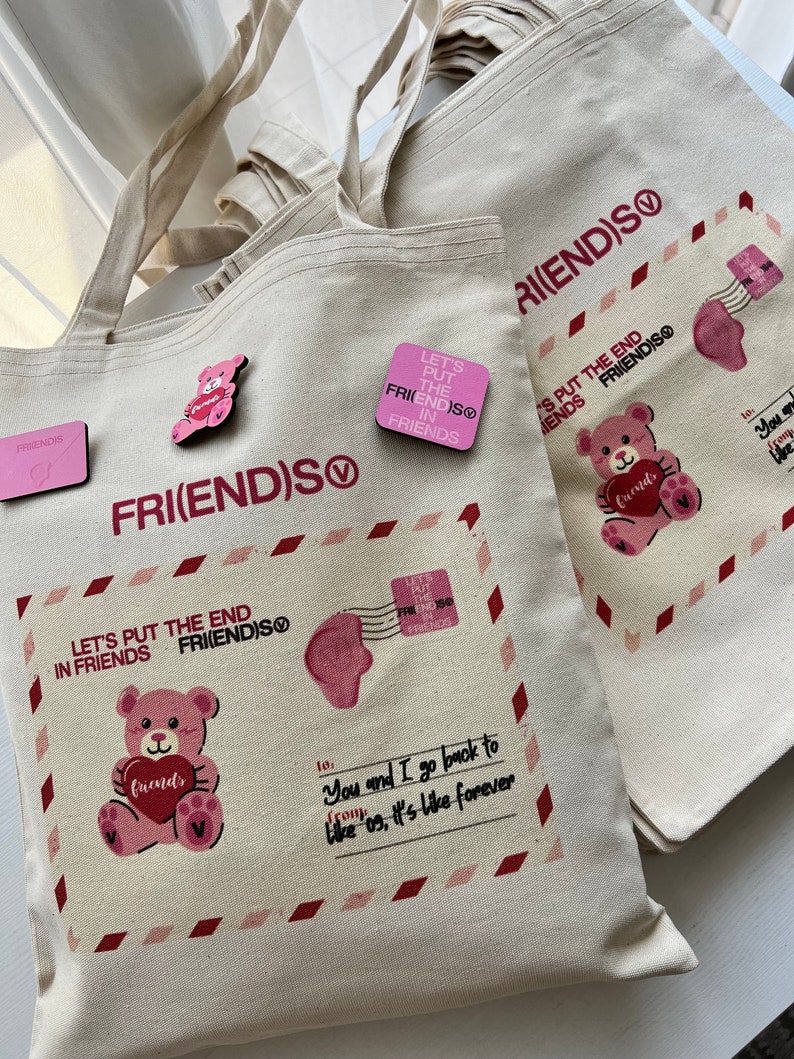 V FRIENDS Totebag with 3 pins gift image 4