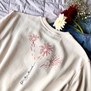 Wild Flower Indigo – handgeborduurd sweatshirt / hoodie / T-shirt | 100% katoen | Op RM geïnspireerd, legercadeau