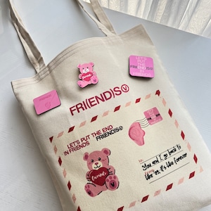 V FRIENDS Totebag with 3 pins gift image 2