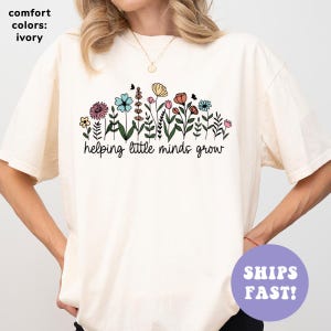 Comfort Colors® helfen kleinen Köpfen wachsen Shirt, Floral Lehrer Shirt, Kindergarten Shirt, Lehrer Wertschätzung Shirt, Geschenk für Lehrer