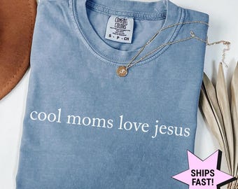Camiseta Comfort Colors® Cool Moms Love Jesus, Camiseta para Mães Cristãs, Camiseta para Mães que Oram, Camiseta com Base na Fé, Camiseta para Fiéis, Camiseta para Mães Religiosas