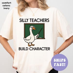 Camiseta Comfort Colors® Silly Teacher Goose on The Loose, Camiseta para o primeiro dia de aula, Camiseta para a volta às aulas, Camiseta para professor, Camiseta para professor Goose