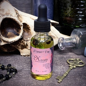 Hecate Sacred Ritual Oil | Altar Oil | Spellcrafting | Witchcraft | Candle Dressing Oil | Hekate Devotion | Protection Oil | Crossroads