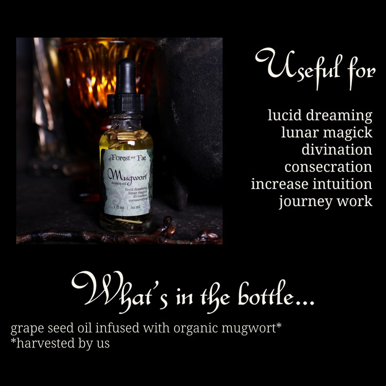 Puede incluir: Una peque&ntilde;a botella de vidrio &aacute;mbar con un gotero, llena de un l&iacute;quido dorado. La etiqueta de la botella dice "Forest + Fa Mugwort" y enumera los usos para so&ntilde;ar l&uacute;cido, magia lunar, adivinaci&oacute;n, consagraci&oacute;n, aumentar la intuici&oacute;n y el trabajo de viaje. La botella est&aacute; sobre una superficie oscura con una rama de madera.