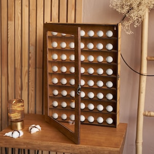 Espositore per palline da golf, Porta palline da golf, Vetrina in legno per oggetti da collezione, Mobiletto da golf con anta in vetro, Mensola da golf personalizzata