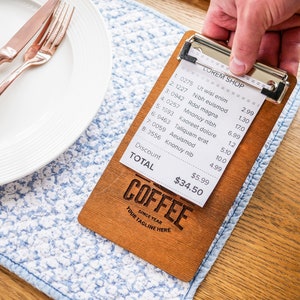 Porta billetes de madera, Presentador de cheques para restaurante, Caja de cheques, Porta cheques de madera con grabado, Porta billetes, Presentador de cheques para invitados