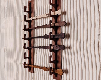 Soporte de pared para varitas, soporte para varitas, soporte de madera para varitas, estuche de pared personalizado para varitas, soportes de pared para varitas de mago, estante para varitas