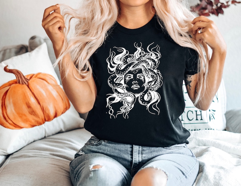 Medusa Shirt: Snake Face Goddess, Greek Mythology Tee bild 4