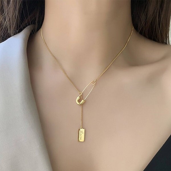 Collier épingle de sécurité, breloque épingle de sûreté, collier superposé, collier minimaliste, collier Lucky Plate, cadeau de Saint-Valentin pour elle