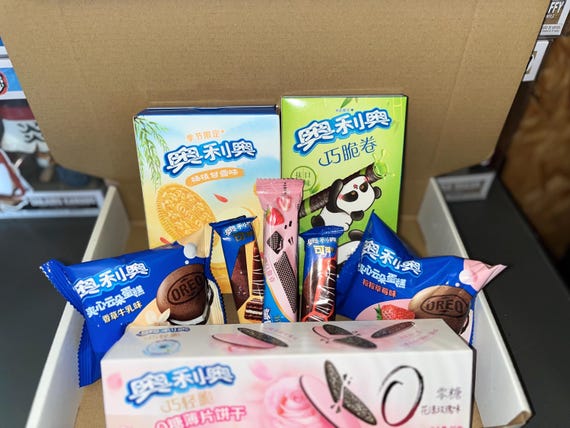16 PCS Exotic Asian Snack Box Ramen Candy Drinks Japanese Snacks
