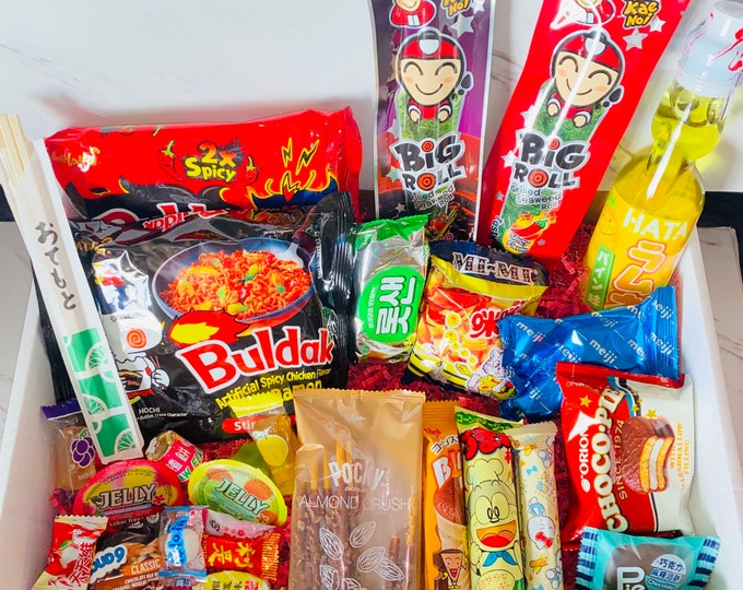 25 PCS Exotic Asian Snack box ramen candy drinks Japanese snacks Chinese snacks gift box ramune