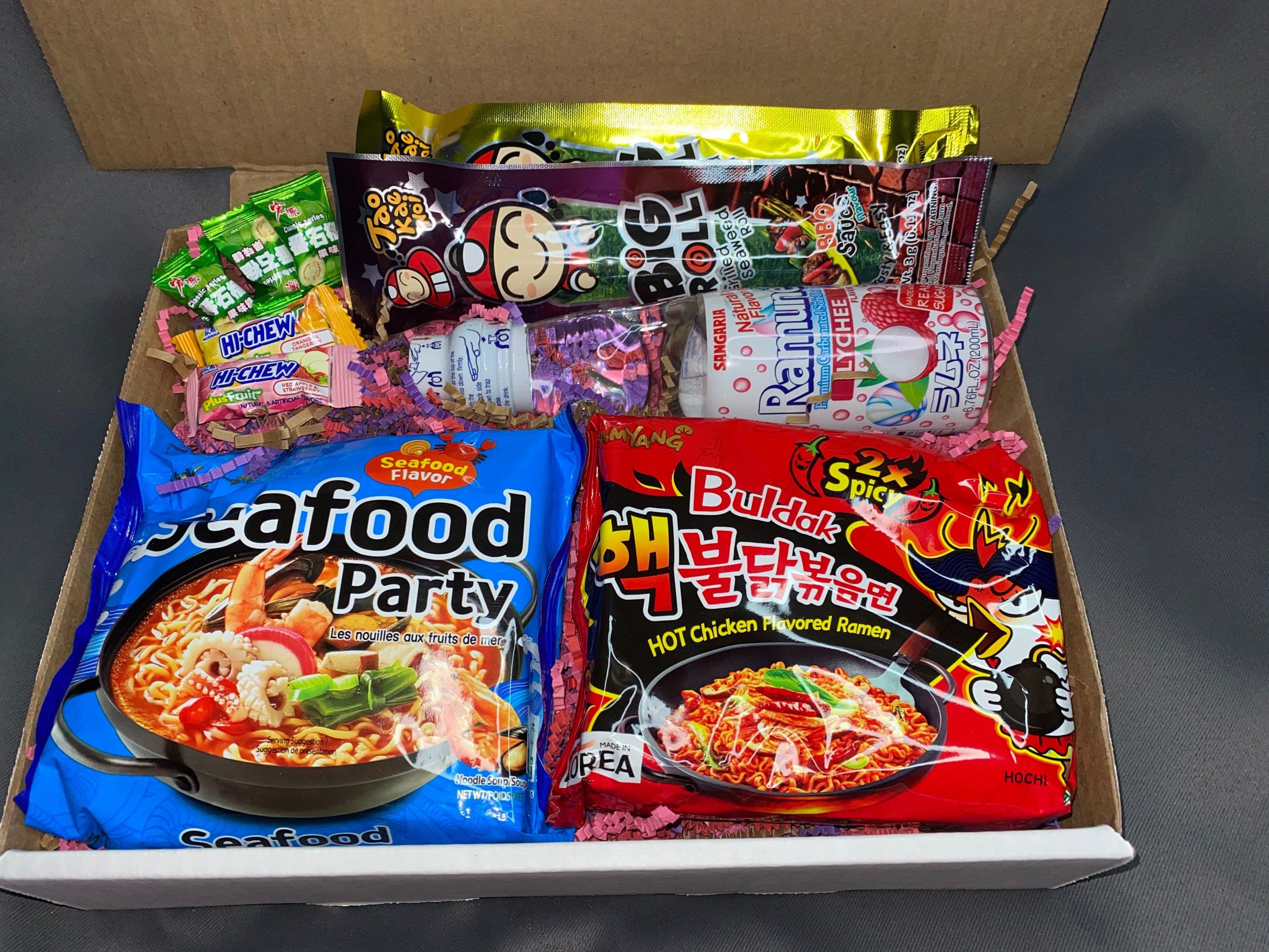 25 PCS Exotic Asian Snack Box Ramen Candy Drinks Japanese Snacks Chinese Snacks  Gift Box Ramune 