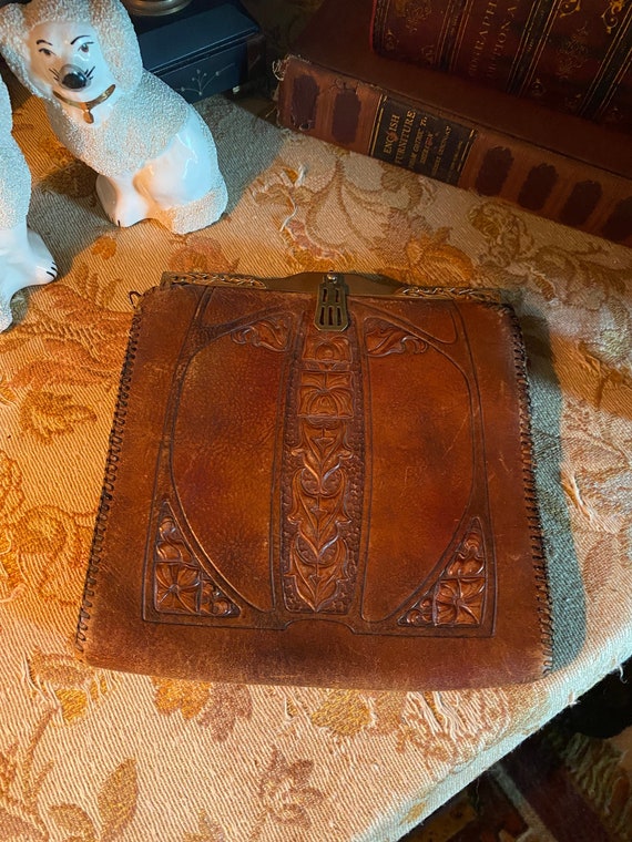 1918 Art nouveau tooled leather purse - image 2