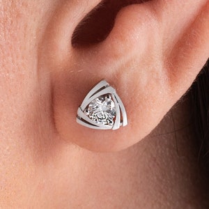 18K White Gold Triangle Diamond Stud Earrings, Brilliant Cut Diamond Earrings for Bride, Modern Geometric Earrings, Luxury Wedding Jewelry