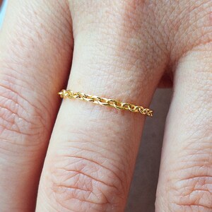 18K Gold Chain Ring, Dainty Chain Ring, Minimalist Dainty Gold Ring, Stackable Thin Band Ring, Elegant Fine Jewelry, Chain Wedding Band