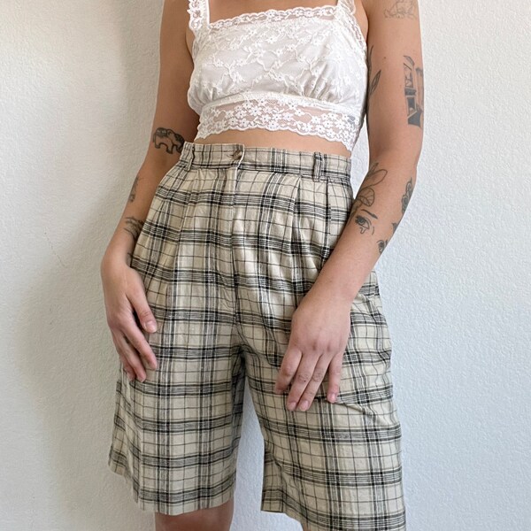 1980s Cotton linen neutral plaid knee length shorts | High waisted, a-line | Long inseam | Gorpcore | Beige / Black - Size medium